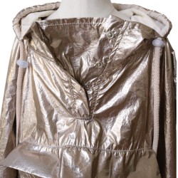 Cape de pluie doré