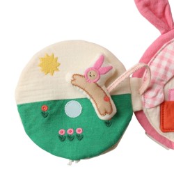 Livre d'éveil lapin rose